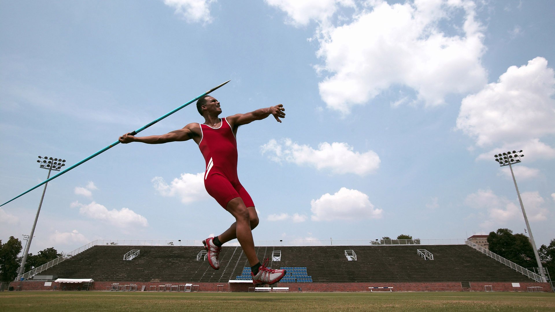 萨拉赫里程碑之夜，比利亚雷亚尔关键战突围马赛，双线闪耀欧洲足坛